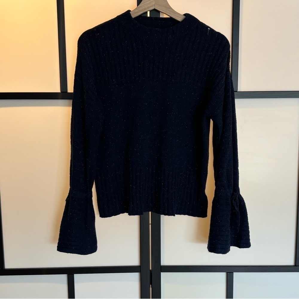 DH New York Distressed blue‎ sweater. Size Medium